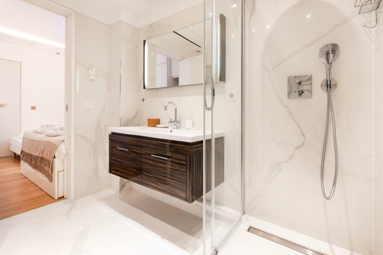 Luxury Montaigne Apartment Париж Экстерьер фото