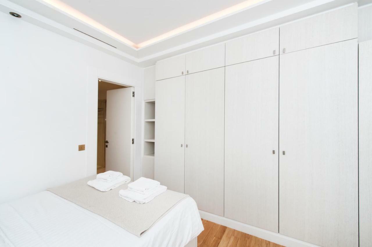 Luxury Montaigne Apartment Париж Экстерьер фото