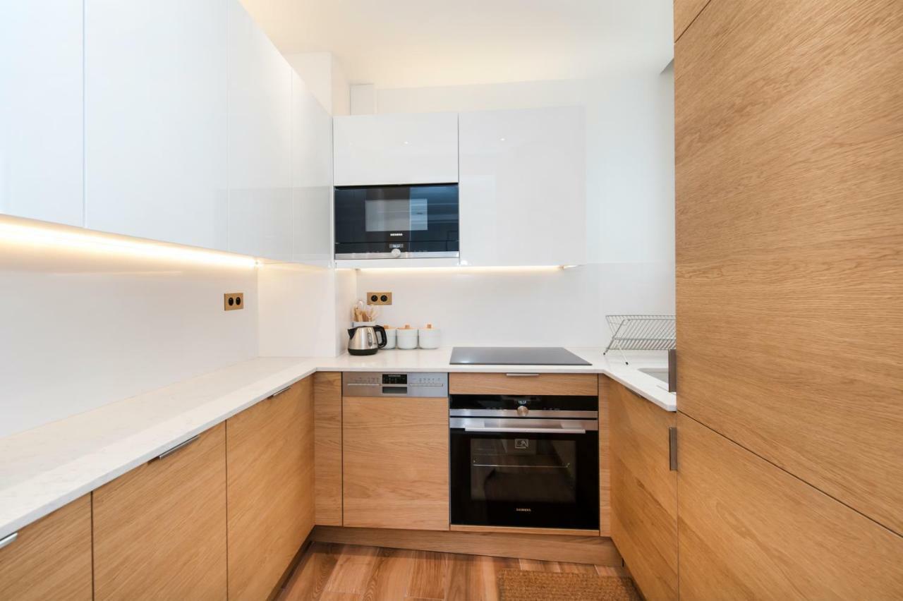 Luxury Montaigne Apartment Париж Экстерьер фото