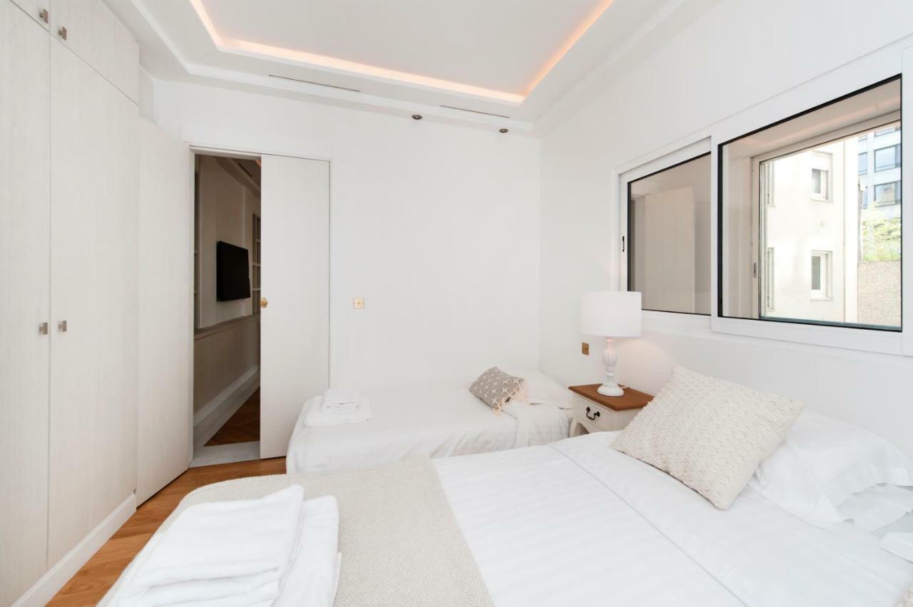 Luxury Montaigne Apartment Париж Экстерьер фото