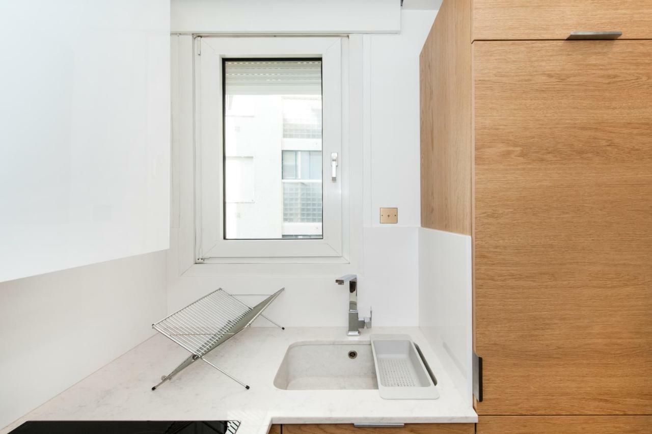 Luxury Montaigne Apartment Париж Экстерьер фото