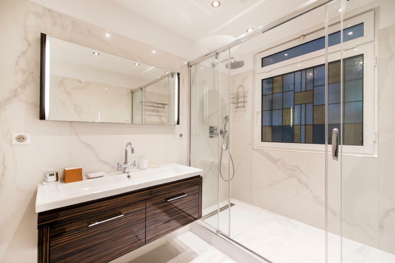 Luxury Montaigne Apartment Париж Экстерьер фото