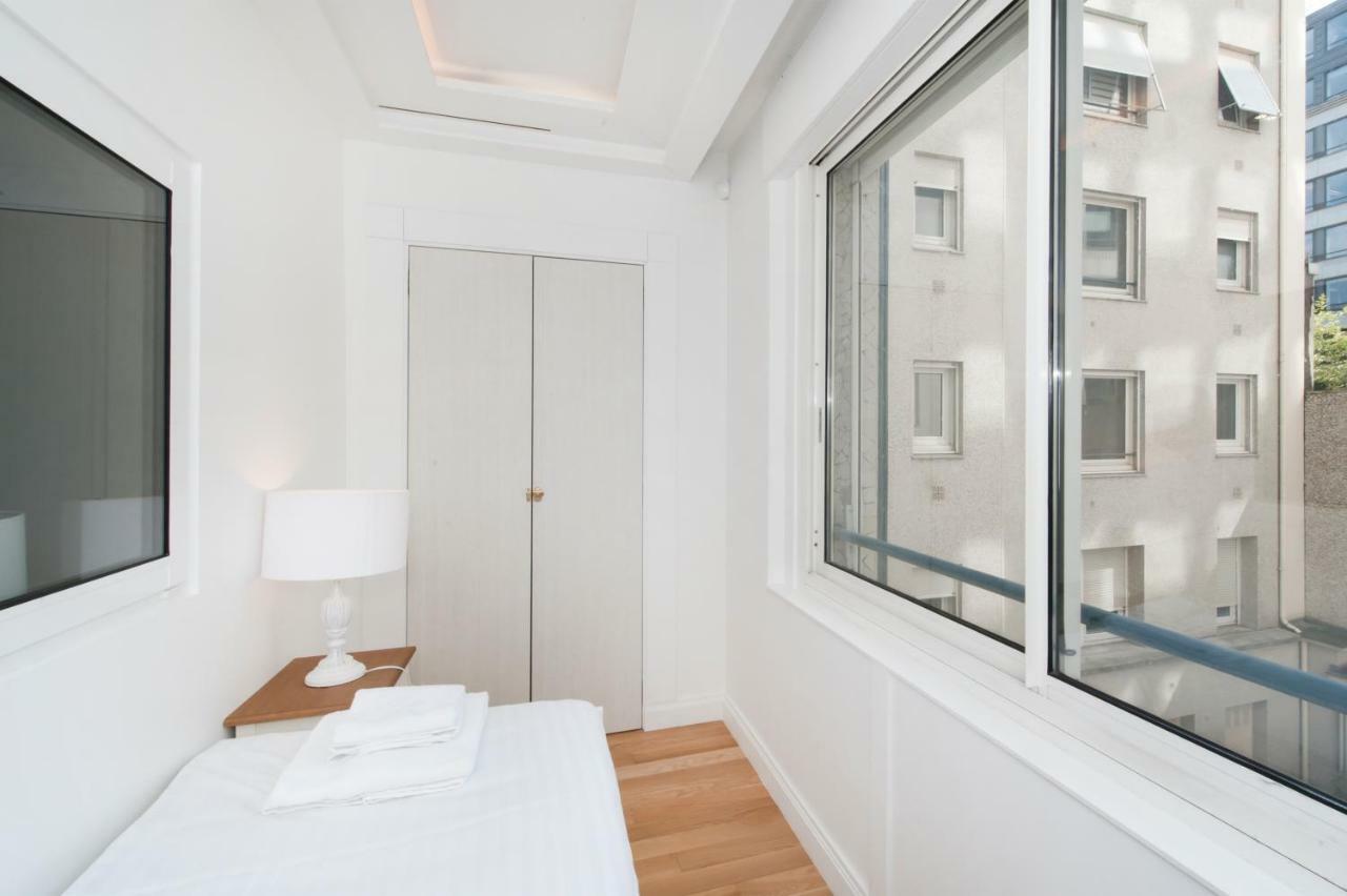 Luxury Montaigne Apartment Париж Экстерьер фото